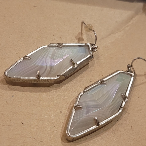 Beautiful Iridescent Kendra Scott Earrings - Picture 16 of 16